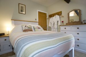 _gorgeous low burn cottage 52.jpg